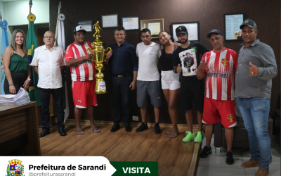 Prefeito em Exercício Wlademir Garbúggio recebe visita da equipe do Monte Rei que foi campeã da Taça Sarandi de Futebol de Campo